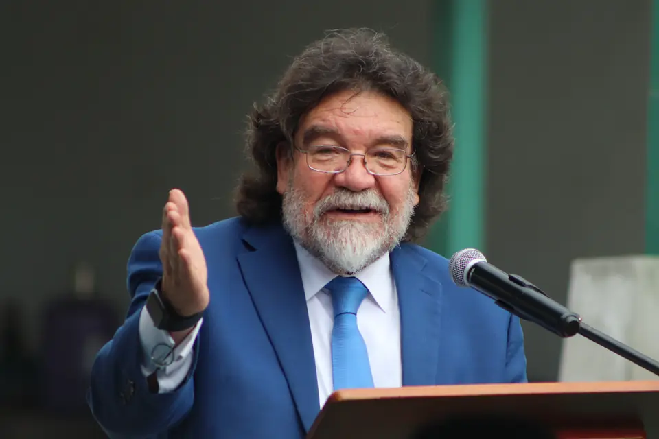 Mensaje inaugural dirigido a los asistentes