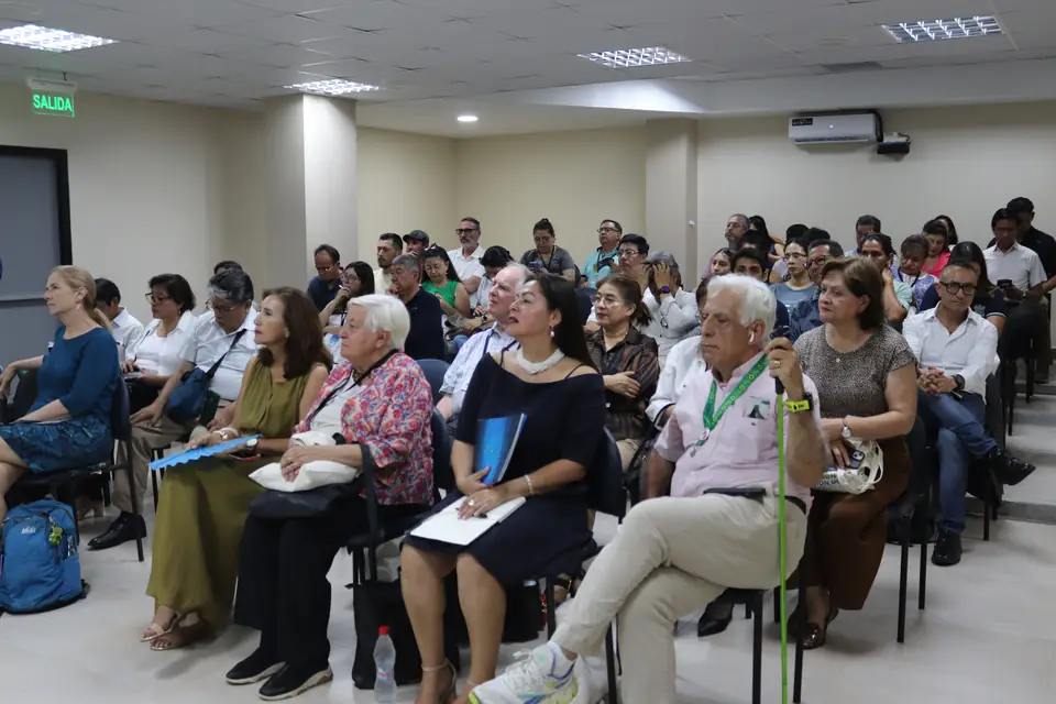 Auditorio lleno durante las ponencias