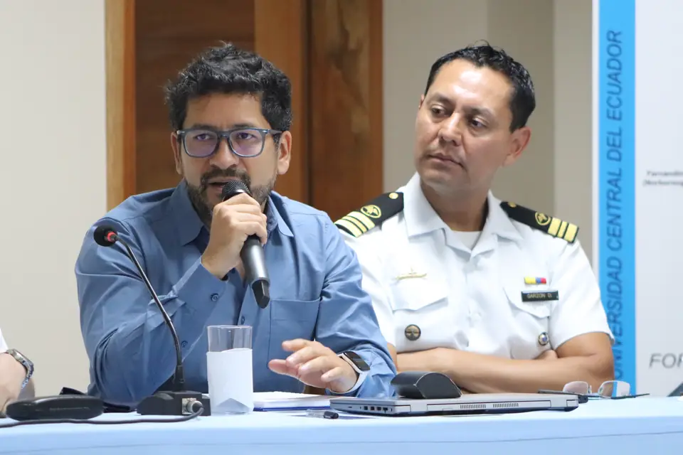 Panelistas durante el espacio de preguntas