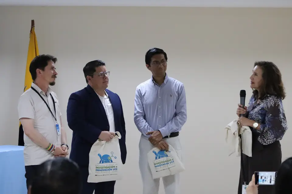 Reconocimiento a los ponentes