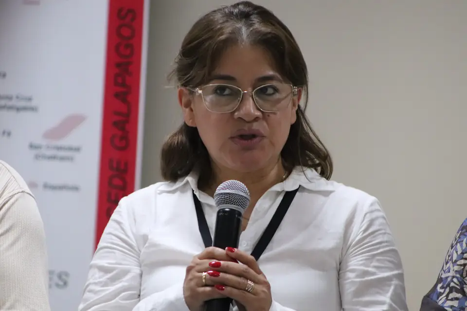 Intervención de una participante en el conversatorio