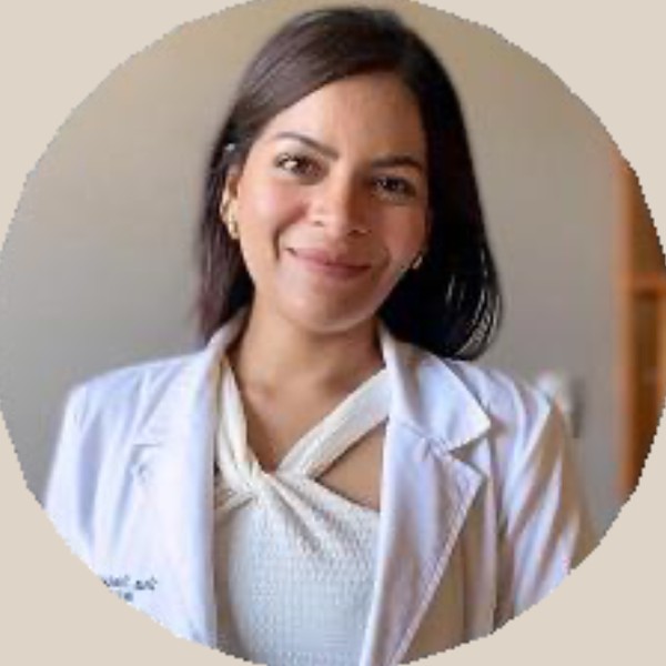 Dra. Denise Adriana Ponce Guillén