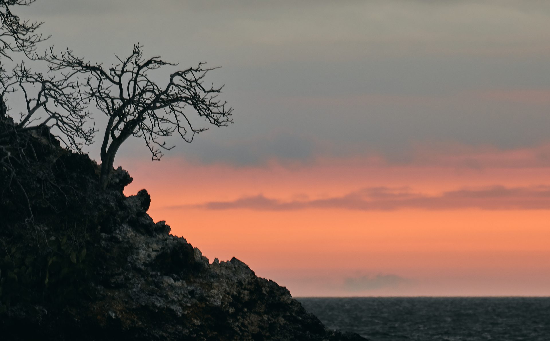 Atardecer en la costa de Galápagos