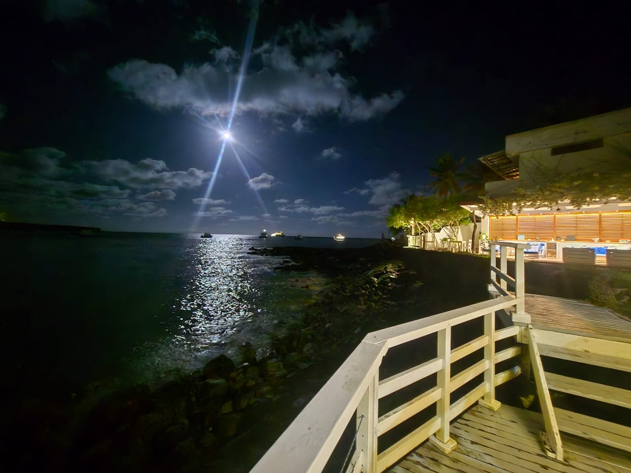 Puerto Ayora de noche, Galápagos